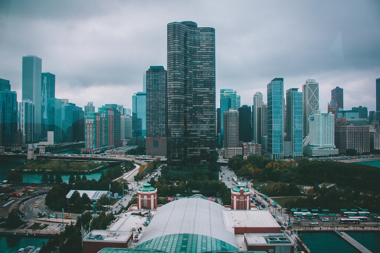 旅游城市房产投资，机遇与挑战并存